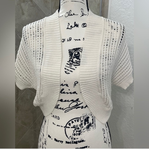 Apt. 9 Sweaters - Apt9 White Short-Sleeve Cropped Cardigan. Size Large. Cotton Blend. Like new!